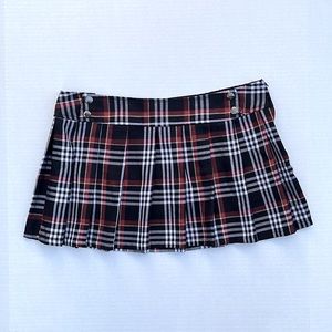Pleated black and red Plaid mini skirt 11/12